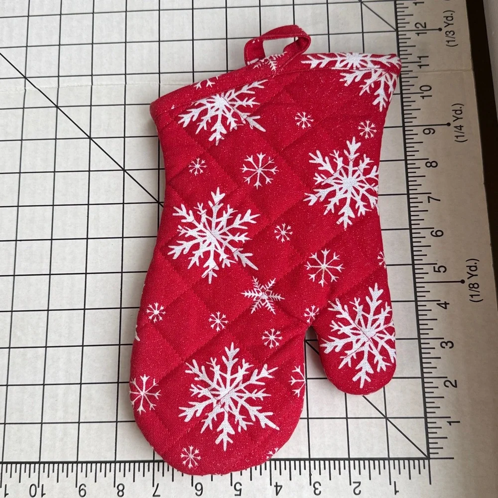 Lot of 3 Christmas Oven Mitts – Sur La Table Snowflake + Farmhouse Holiday